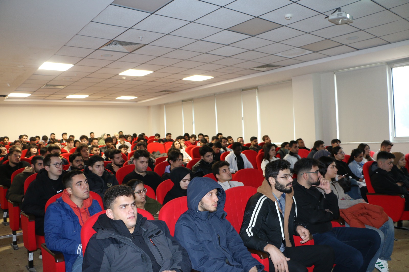 ŞUBE BAŞKANIMIZ İSLİM ARIKAN’IN KATILIMLARIYLA GERÇEKLEŞTİRİLEN KARİYER BULUŞMASI KONFERANSI, SEKTÖRÜN GÜNCEL GELİŞMELERİ İLE GELECEĞİN ENERJİ VİZYONU ÇERÇEVESİNDE BAŞARIYLA TAMAMLANMIŞTIR.