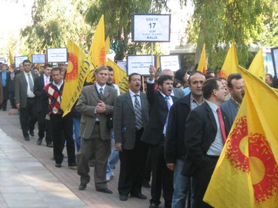"İNSANCA YAŞAM İÇİN HİZMET ÜRETMİYORUZ"
KESK'İN MÜCADELESİ TMMOB'NİN MÜCADELESİDİR.
