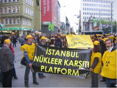 NÜKLEER SANTRALA KARŞI İNSAN ZİNCİRİ