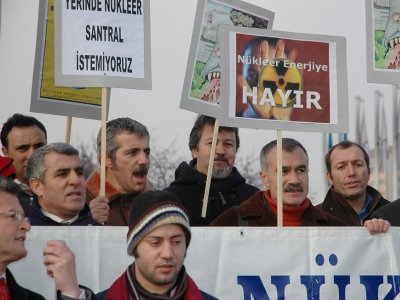 ENERJİ BAKANLIĞI ÖNÜNDE NÜKLEER PROTESTO
