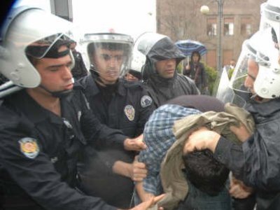 OBAMAYI PROTESTO EDENLER GÖZALTINA ALINDIYÜKSEL CADDESİNDE KİTLESEL BASIN AÇIKLAMASI YAPILDI