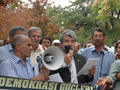 12 EYLÜL ASKERİ DARBESİ MECLİS ÖNÜNDE PROTESTO EDİLİDİ