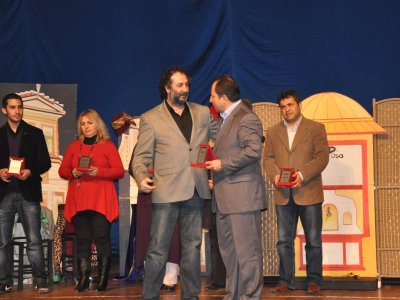 SANATA DESTEK VERENLERE PLAKET