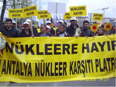 BİNLER HAYKIRDI: NÜKLEERE HAYIR!