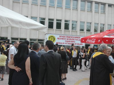 ÇANKAYA ÜNİVERSİTESİ ELEKTRONİK-HABERLEŞME VE BİLGİSAYAR MÜHENDİSLİĞİ BÖLÜMLERİ’NDE MEZUNİYET SEVİNCİ