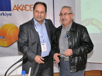 ÜYEMİZ RIFAT OĞUZ BÜYÜKYAZICI`YA MESLEKTE 40 YIL PLAKETİ