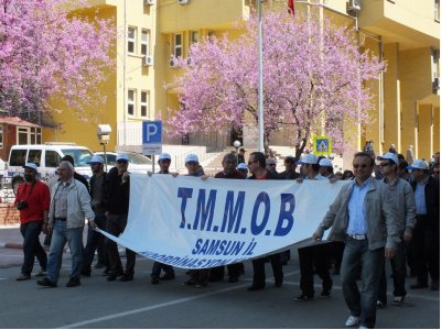 1 MAYIS` TA MEYDANLARDAYDIK