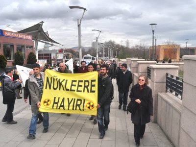 NKPDEN FUKUŞİMANIN YILDÖNÜMÜNDE ENERJİ BAKANLIĞI ÖNÜNDE EYLEM