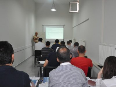 ELEKTRİK TESİSLERİNDE TOPRAKLAMALAR EĞİTİMİ DÜZENLENDİ