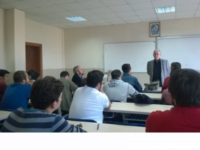 `MÜHENDİSLİĞE HAZIRLIK SEMİNERİ` EMO YÖNETİM KURULU BAŞKANI ABDULLAH ŞAVKLI TARAFINDAN PAMUKKALE ÜNİVERSİTESİ ÖĞRENCİLERİNE YÖNELİK MESLEK TANITIMI SEMİNERİ DÜZENLENDİ.