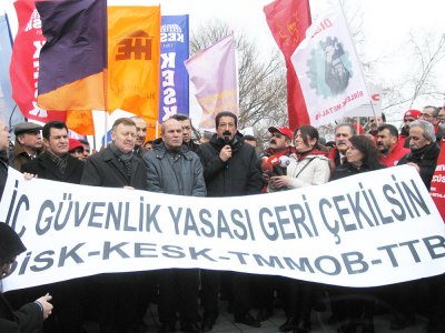 İKTİDARIN FAŞİZAN YASA ARAYIŞI PROTESTO EDİLDİ