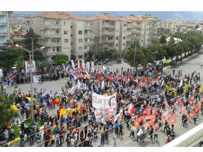 1 MAYIS BİRLİK, MÜCADELE VE DAYANIŞMA GÜNÜ DENİZLİ`DE COŞKUYLA KUTLANDI
