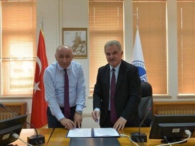 SAKARYA ÜNİVERSİTESİ İLE EĞİTİM İŞBİRLİĞİ PROTOKOLÜ İMZALANDI