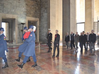 EMO ANKARA ŞUBESİ YÖNETİM KURULU ÜYELERİ ANITKABİRİ ZİYARET ETTİLER