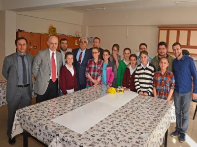 EMODAN VEZİRKÖPRÜLÜ ÖĞRENCİLERE ROBOT SETİ DESTEĞİ