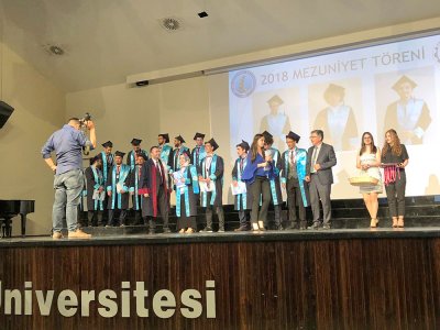 KOCATAPE ÜNİVERSİTESİ TEKNOLOJİ FAKÜLTESİ ELEKTRİK-ELEKTRONİK MÜHENDİSLİĞİ`NDE MEZUNİYET SEVİNCİ