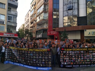 10 EKİM’DE KATLEDİLENLER İZMİR’DE ANILDI