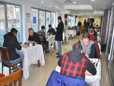 ERTAN SAYGINAR ANISINA ÖDÜLLÜ SATRANÇ TURNUVASI DÜZENLENDİ