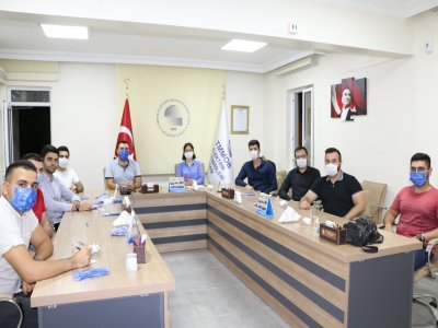 YENİ KAYIT ÜYELERİMİZLE TANIŞMA TOPLANTISI VE ROZET TAKDİMİ DEVAM EDİYOR.