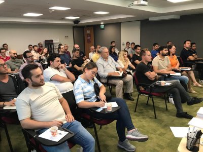 HARMONİKLİ SİSTEMLERDE REAKTİF GÜÇ 
KOMPANZASYONU SEMİNERİ YAPILDI