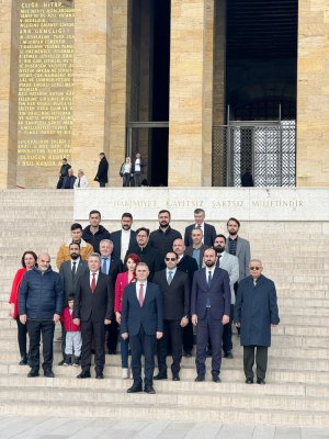 EMO ANKARA ŞUBESİ 27. DÖNEM YÖNETİM KURULU İLK ZİYARETİNİ ANITKABİRE GERÇEKLEŞTİRDİ