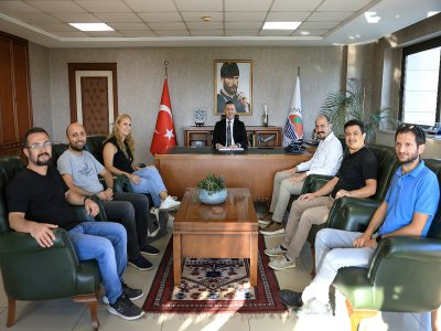EMO MERSİN ŞUBE BAŞKANIMIZ DOÇ. DR. ALKAN ALKAYA VE  YÖNETİM KURULU ÜYELERİMİZ MERSİN TİCARET VE SANAYİ ODASI YÖNETİM KURULU BAŞKANI SN. HAKAN SEFA ÇAKIR I MAKAMINDA ZİYARET ETTİ.
