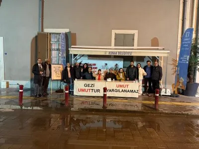 HUKUKSUZ TUTUKLAMALARA KARŞI EMO ÜYELERİ ADALET NÖBETİNDEYDİ