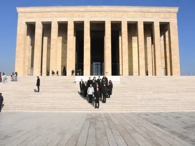 EMO-GENÇ ANKARA ANITKABİRİ ZİYARET ETTİ